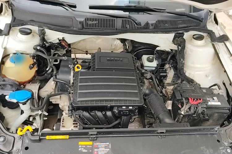 Used Volkswagen Lavida 2015 1.6L Automatic Fashion Edition Engine Bay