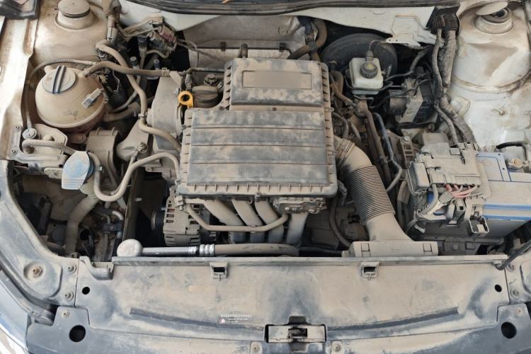 Used Volkswagen Lavida 2015 1.6L Automatic Fashion Edition Engine Bay
