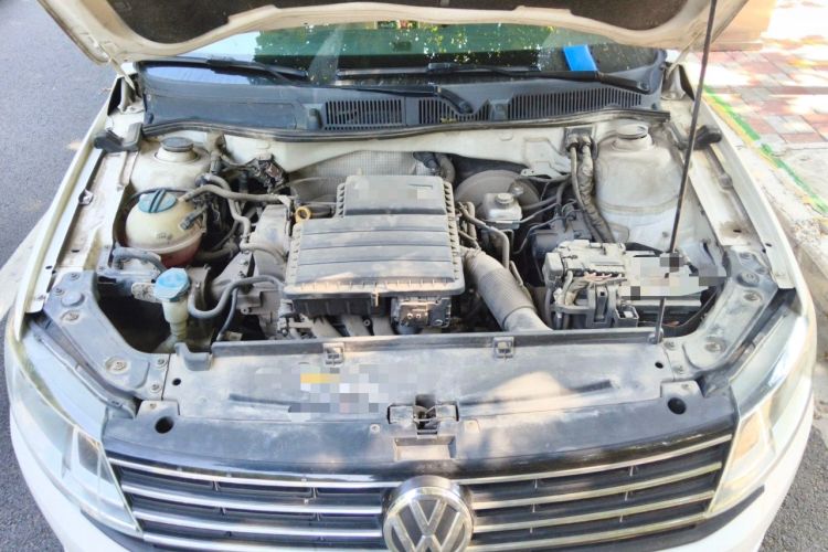 Used Volkswagen Lavida 2015 1.6L Manual Fashion Edition Engine Bay