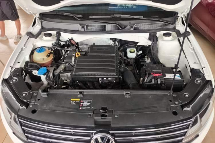 Used Volkswagen Lavida 2015 1.6L Automatic Comfort Edition Engine Bay