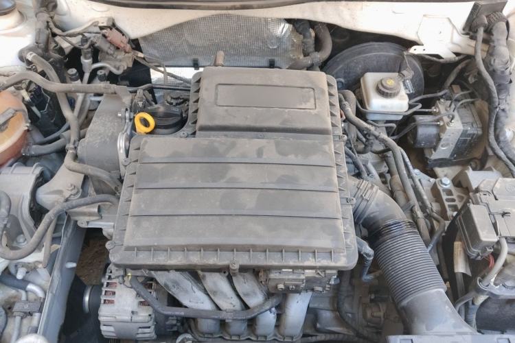 Used Volkswagen Lavida 2015 1.6L Automatic Comfort Edition Engine Bay