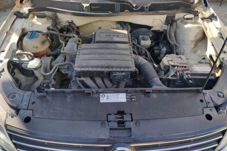 Used Volkswagen Lavida 2015 1.6L Automatic Comfort Edition Engine Bay
