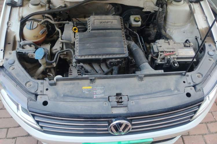 Used Volkswagen Lavida 2015 1.6L Automatic Fashion Edition Engine Bay
