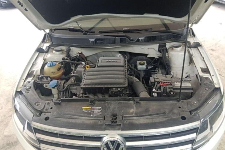 Used Volkswagen Lavida 2015 1.6L Manual Comfort Edition Engine Bay