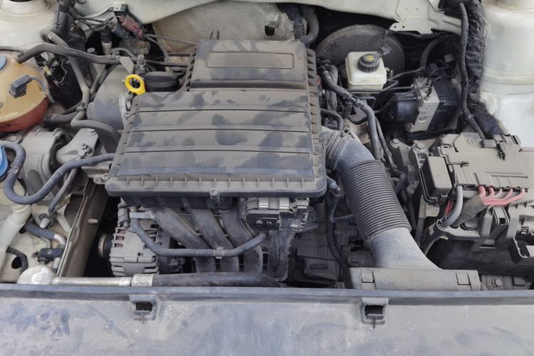 Used Volkswagen Lavida 2015 1.6L Automatic Comfort Edition Engine Bay
