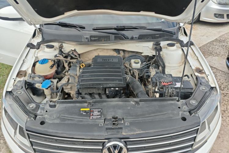 Used Volkswagen Lavida 2015 1.6L Manual Fashion Edition Engine Bay