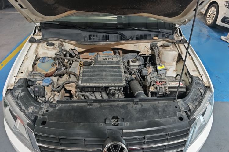 Used Volkswagen Lavida 2015 1.6L Automatic Fashion Edition Engine Bay