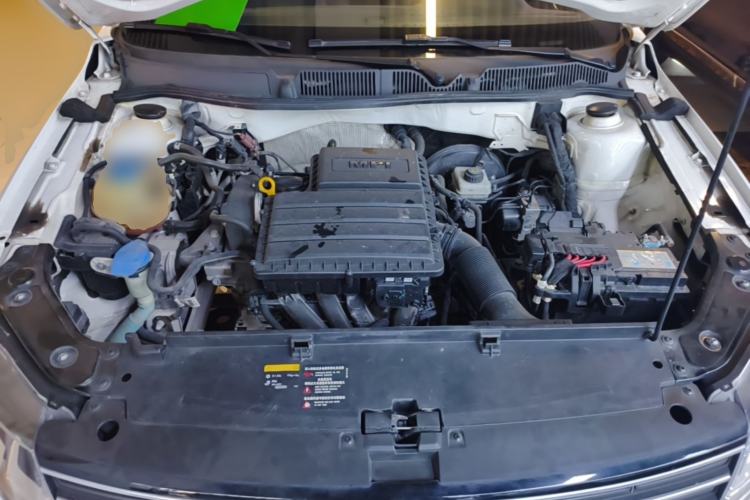 Used Volkswagen Lavida 2015 1.6L Manual Comfort Edition Engine Bay