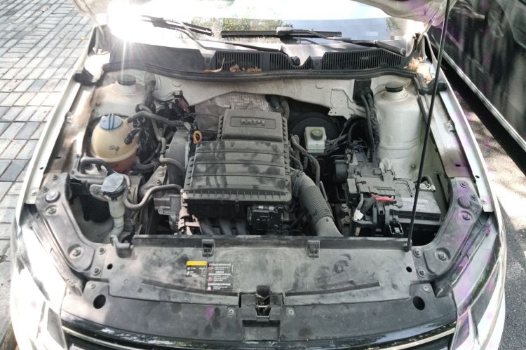 Used Volkswagen Lavida 2015 1.6L Manual Fashion Edition Engine Bay