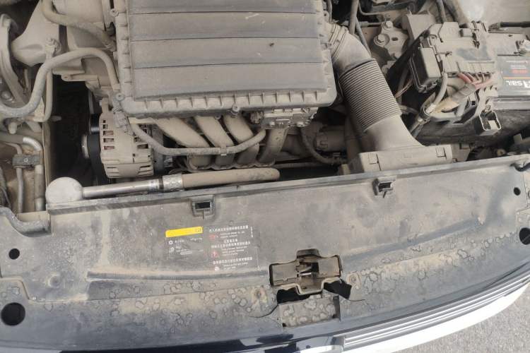 Used Volkswagen Lavida 2015 1.6L Manual Comfort Edition Engine Bay