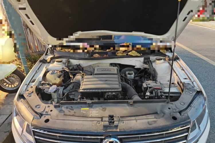 Used Volkswagen Lavida 2015 1.6L Manual Comfort Edition Engine Bay