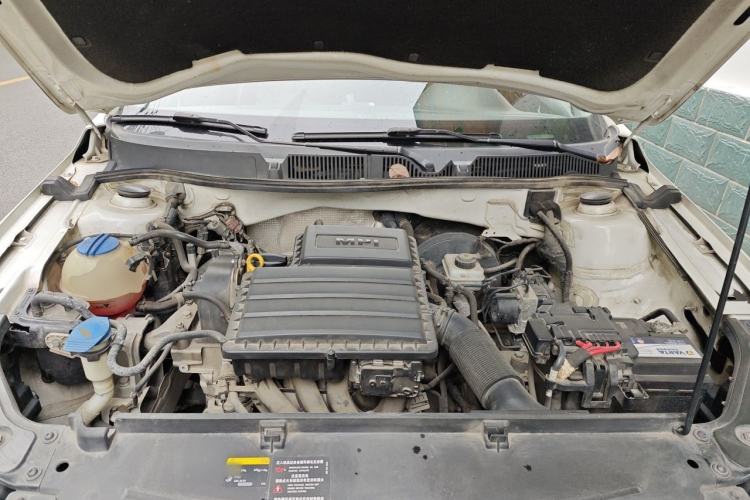 Used Volkswagen Lavida 2015 1.6L Manual Fashion Edition Engine Bay