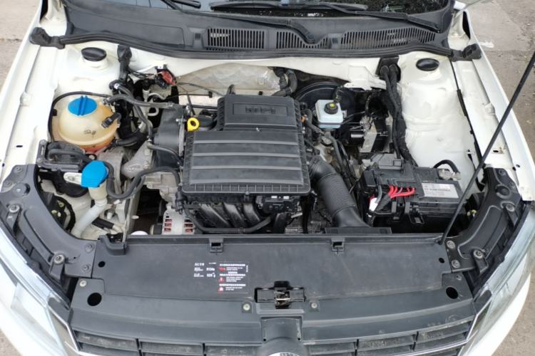 Used Volkswagen Lavida 2015 1.6L Automatic Fashion Edition Engine Bay