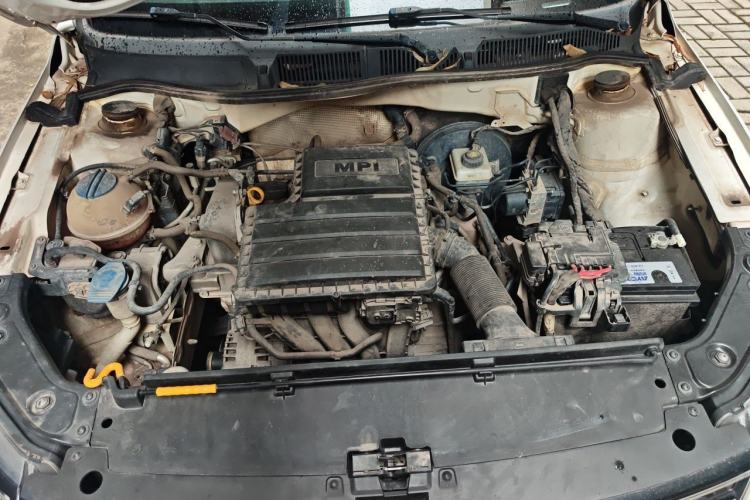 Used Volkswagen Lavida 2015 1.6L Automatic Comfort Edition Engine Bay