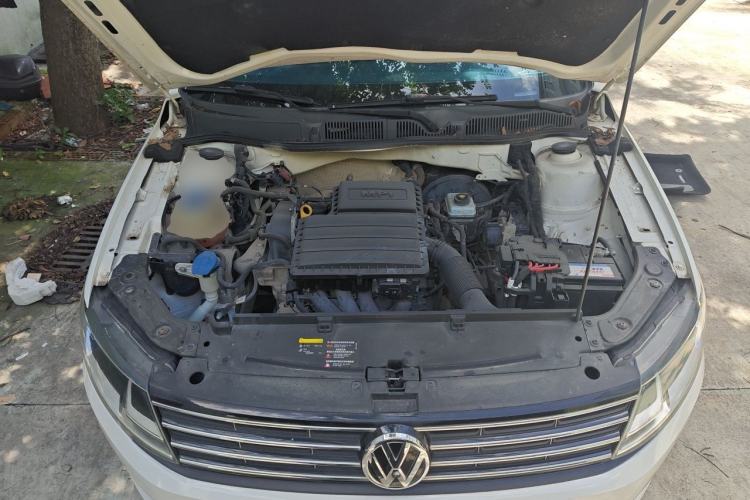 Used Volkswagen Lavida 2015 1.6L Manual Comfort Edition Engine Bay