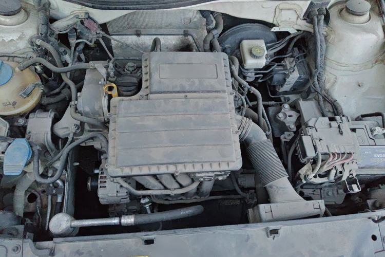 Used Volkswagen Lavida 2015 1.6L Manual Fashion Edition Engine Bay