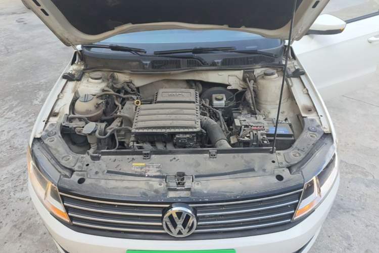 Used Volkswagen Lavida 2015 1.6L Automatic Fashion Edition Engine Bay