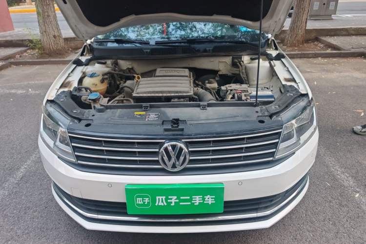 Used Volkswagen Lavida 2015 1.6L Automatic Comfort Edition Engine Bay
