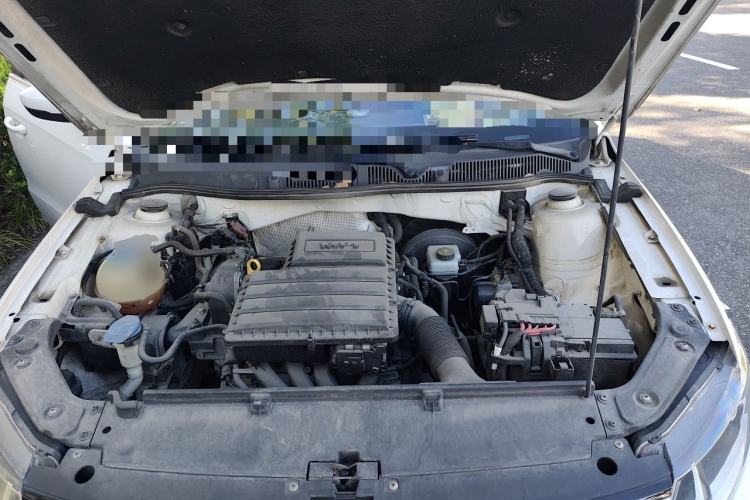 Used Volkswagen Lavida 2015 1.6L Manual Comfort Edition Engine Bay