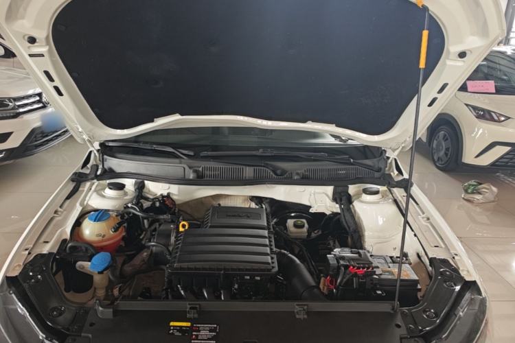 Used Volkswagen Lavida 2015 1.6L Automatic Comfort Edition Engine Bay