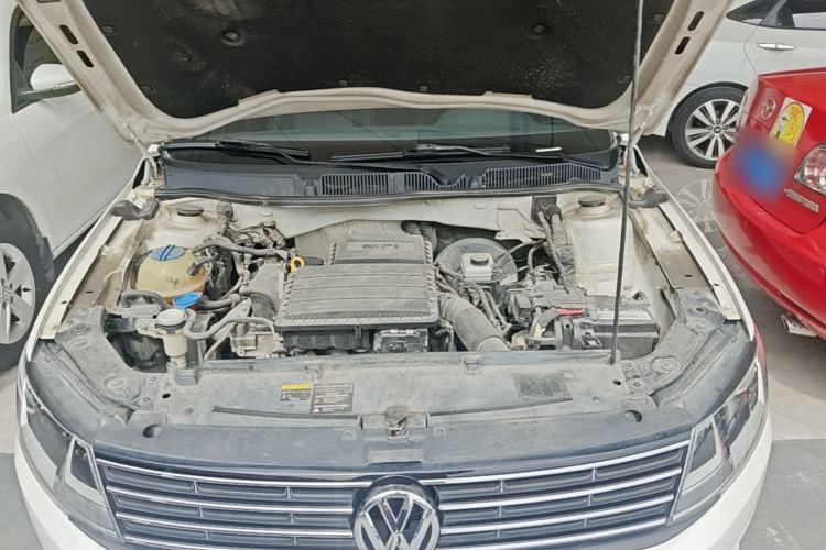Used Volkswagen Lavida 2015 1.6L Automatic Comfort Edition Engine Bay