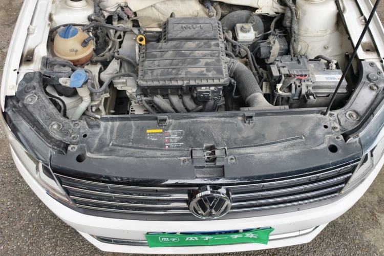 Used Volkswagen Lavida 2015 1.6L Automatic Comfort Edition Engine Bay