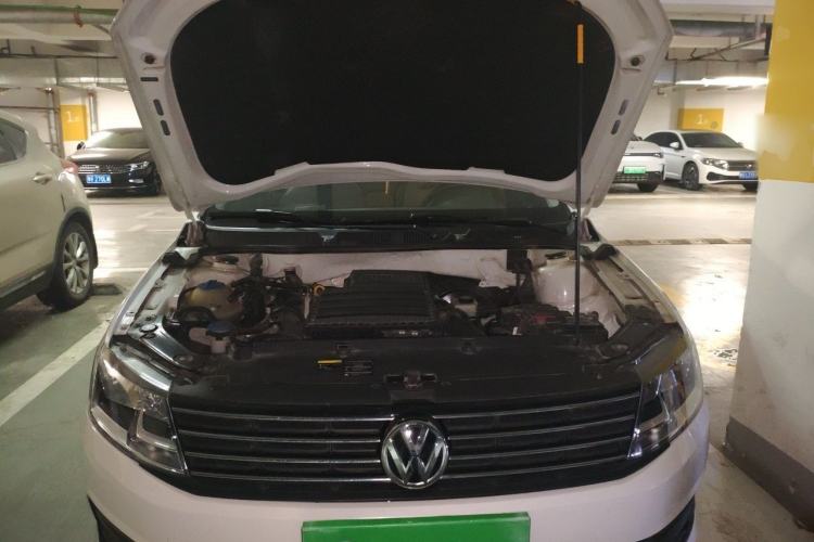 Used Volkswagen Lavida 2015 1.6L Manual Fashion Edition Engine Bay