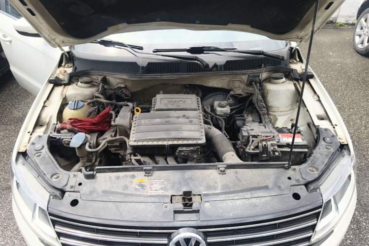 Used Volkswagen Lavida 2015 1.6L Manual Comfort Edition Engine Bay