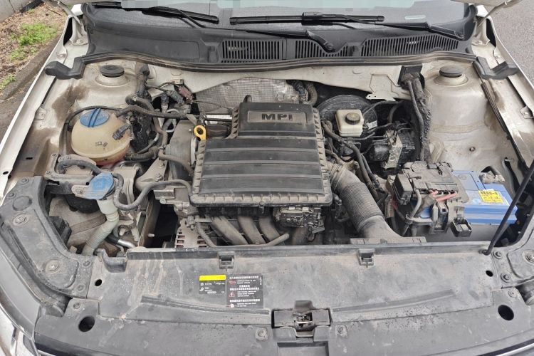 Used Volkswagen Lavida 2015 1.6L Automatic Fashion Edition Engine Bay
