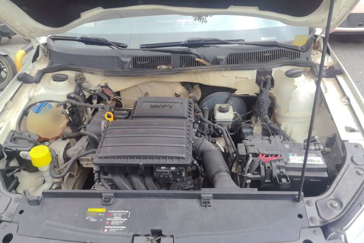 Used Volkswagen Lavida 2015 1.6L Automatic Fashion Edition Engine Bay