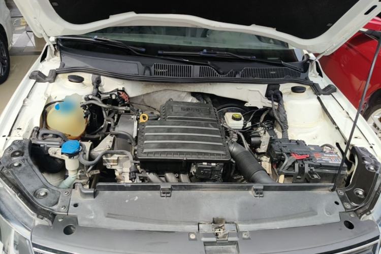 Used Volkswagen Lavida 2015 1.6L Automatic Comfort Edition Engine Bay