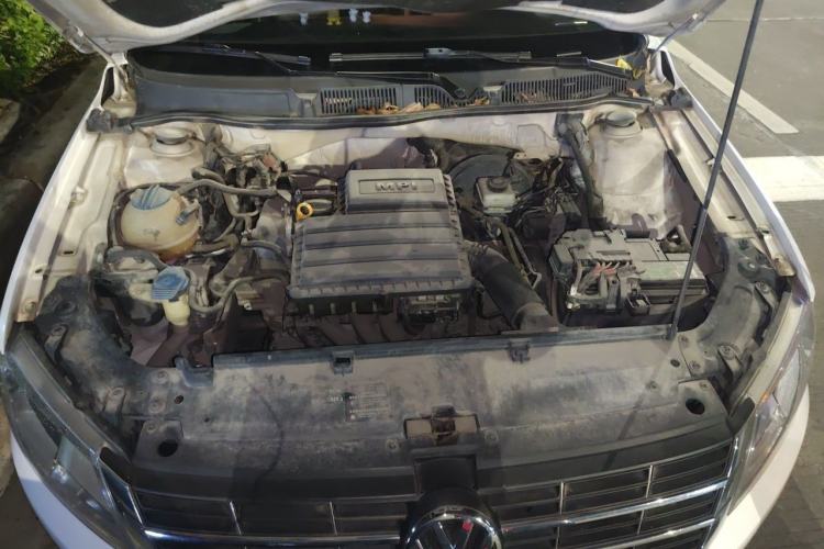 Used Volkswagen Lavida 2015 1.6L Automatic Comfort Edition Engine Bay