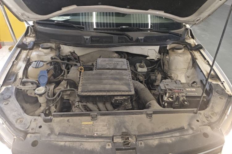 Used Volkswagen Lavida 2015 1.6L Manual Comfort Edition Engine Bay