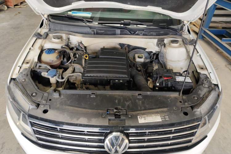 Used Volkswagen Lavida 2015 1.6L Automatic Fashion Edition Engine Bay