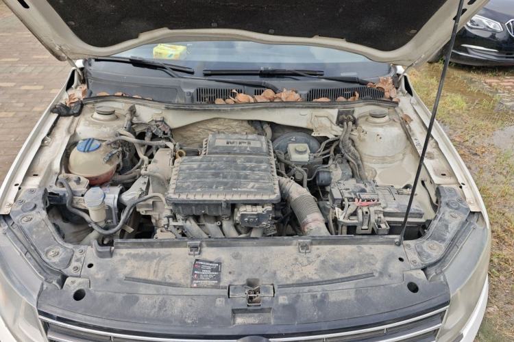 Used Volkswagen Lavida 2015 1.6L Manual Fashion Edition Engine Bay