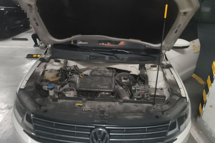 Used Volkswagen Lavida 2015 1.6L Automatic Comfort Edition Engine Bay