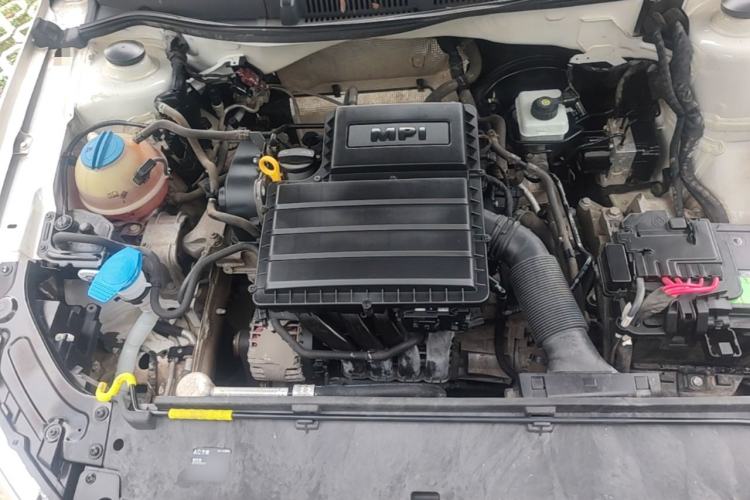 Used Volkswagen Lavida 2015 1.6L Automatic Fashion Edition Engine Bay