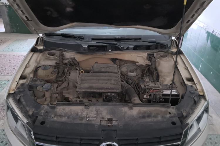 Used Volkswagen Lavida 2015 1.6L Automatic Fashion Edition Engine Bay
