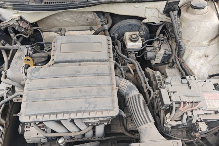 Used Volkswagen Lavida 2015 1.6L Automatic Fashion Edition Engine Bay