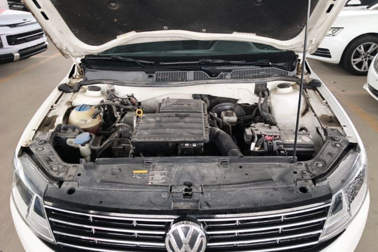 Used Volkswagen Lavida 2015 1.6L Manual Fashion Edition Engine Bay