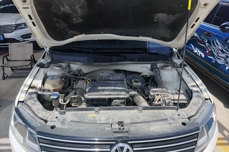 Used Volkswagen Lavida 2015 1.6L Automatic Fashion Edition Engine Bay