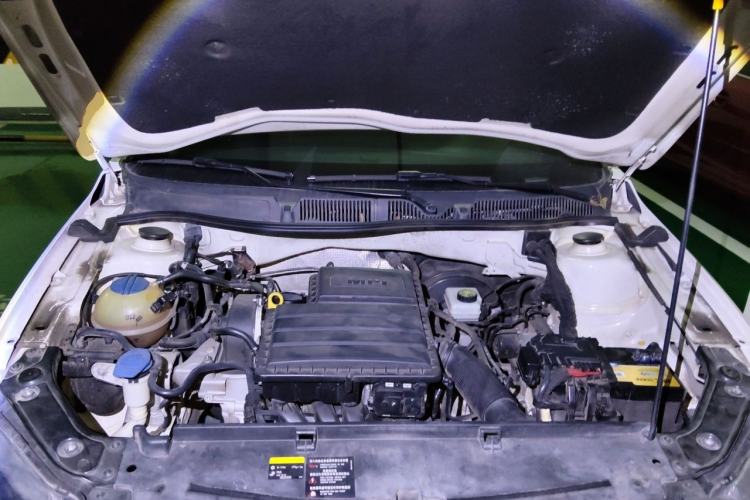 Used Volkswagen Lavida 2015 1.6L Automatic Comfort Edition Engine Bay