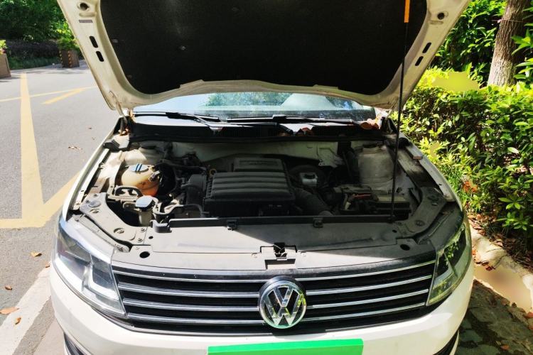 Used Volkswagen Lavida 2015 1.6L Automatic Fashion Edition Engine Bay