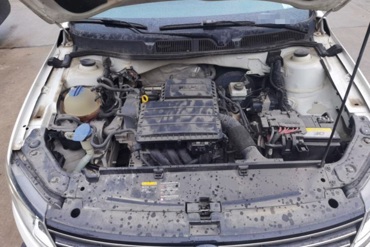 Used Volkswagen Lavida 2015 1.6L Automatic Comfort Edition Engine Bay