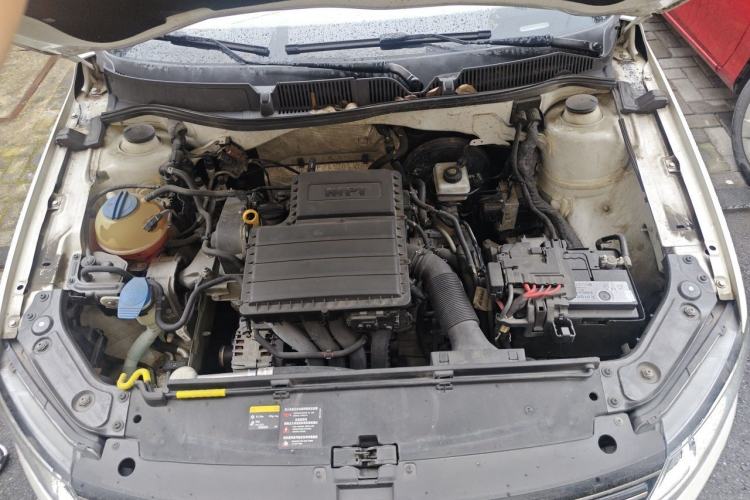 Used Volkswagen Lavida 2015 1.6L Automatic Comfort Edition Engine Bay