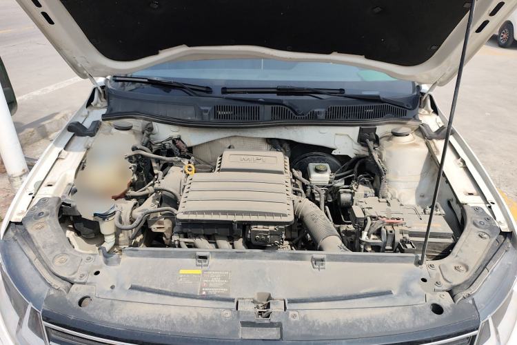 Used Volkswagen Lavida 2015 1.6L Manual Fashion Edition Engine Bay