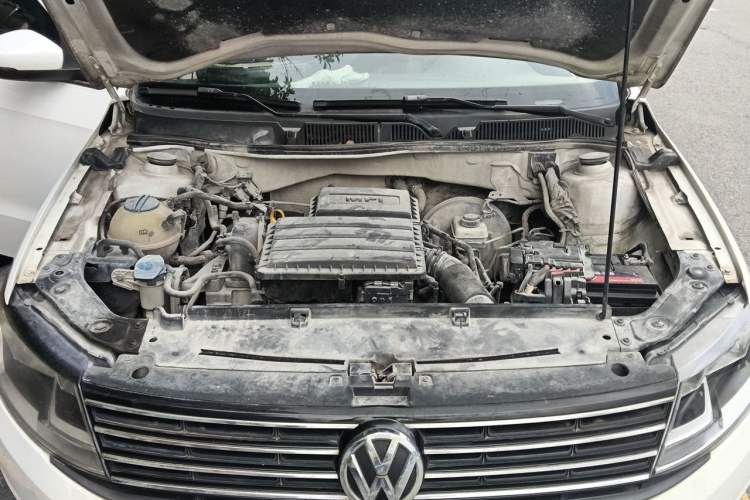 Used Volkswagen Lavida 2015 1.6L Automatic Comfort Edition Engine Bay