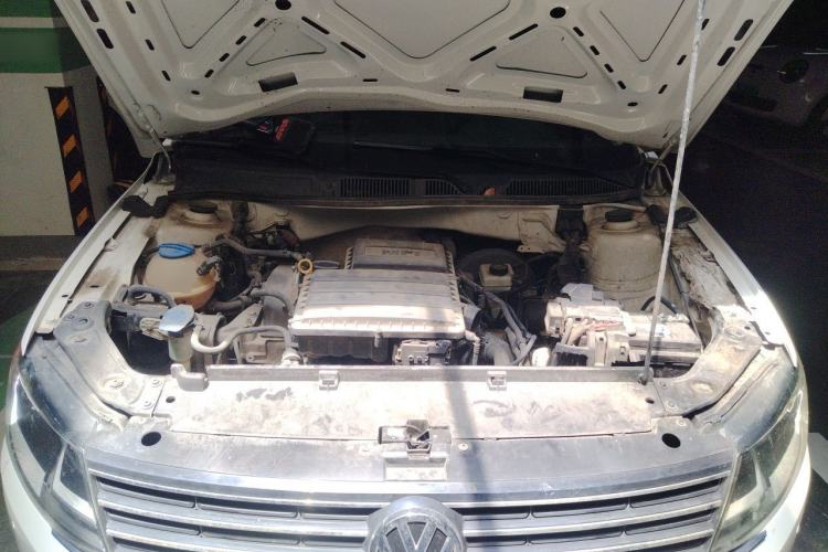 Used Volkswagen Lavida 2015 1.6L Automatic Comfort Edition Engine Bay