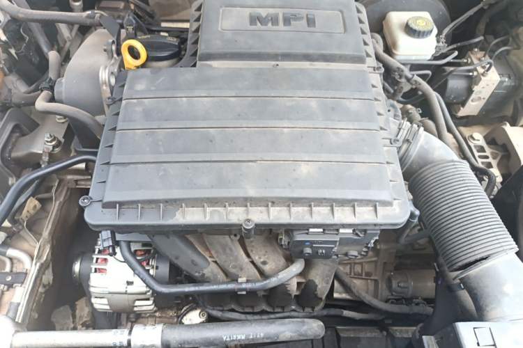 Used Volkswagen Lavida 2015 1.6L Automatic Fashion Edition Engine Bay