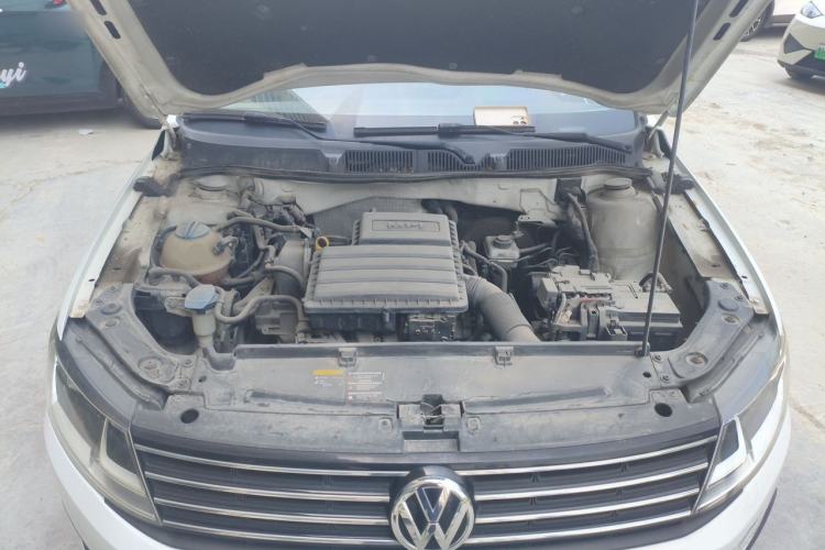 Used Volkswagen Lavida 2015 1.6L Manual Fashion Edition Engine Bay